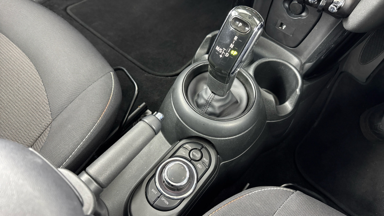 MINI Hatchback 1.5 Cooper Classic 5dr Auto [Nav Pack] Petrol Hatchback